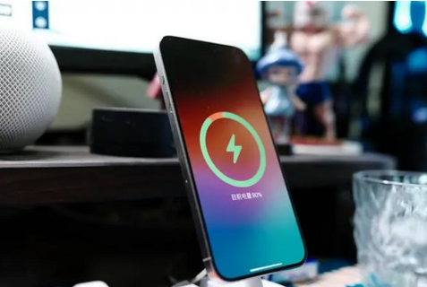 湘乡苹果15换屏服务分享用什么充电器给iPhone15充电更好 
